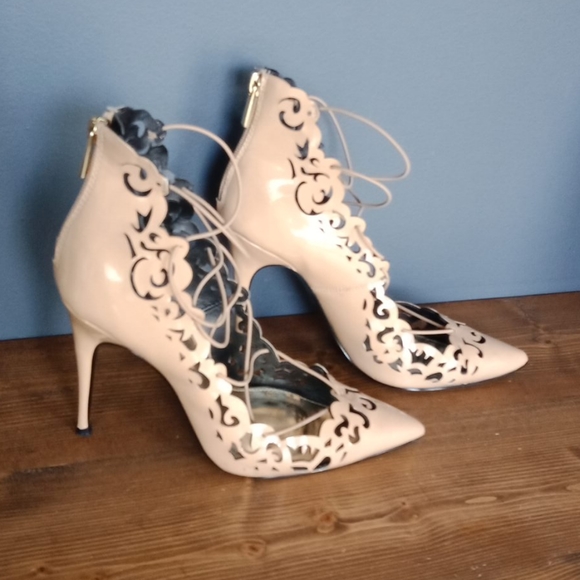 Heels - Picture 16 of 16